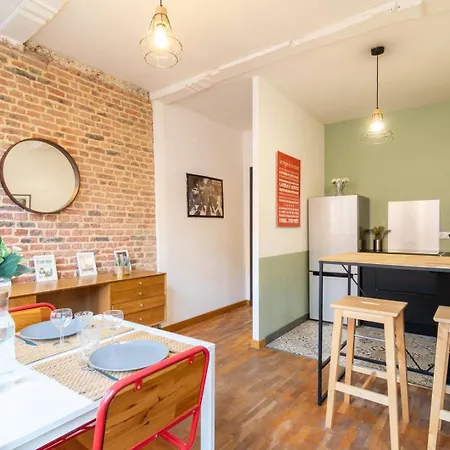 Vieux On Rue De La Monnaie! *