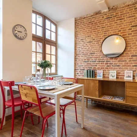 Vieux On Rue De La Monnaie! Lila